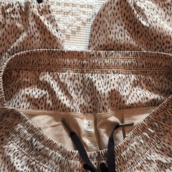 Lululemon Light Pink Capris Step Lively Crop - Picture 2 of 5